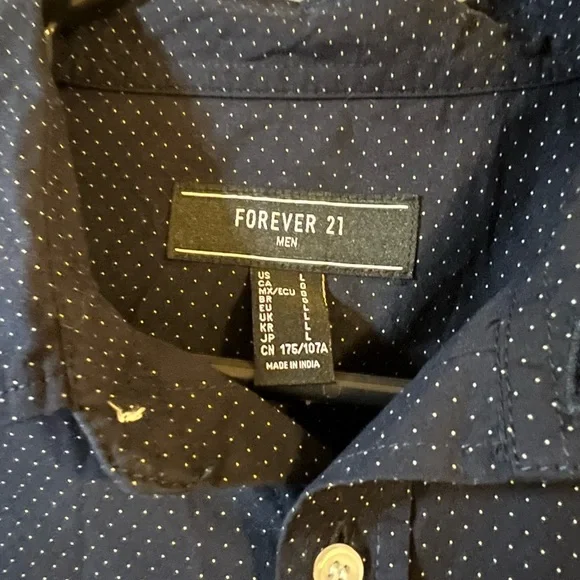 Button down - Picture 2 of 4